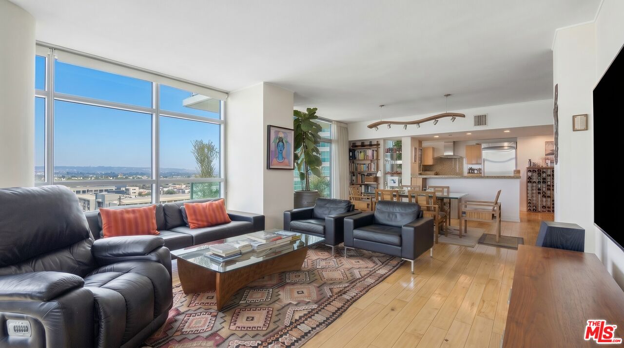 13650 Marina Pointe Dr Unit: 1207