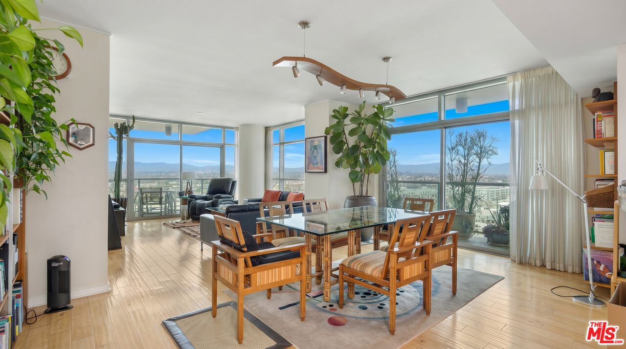 13650 Marina Pointe Dr Unit: 1207