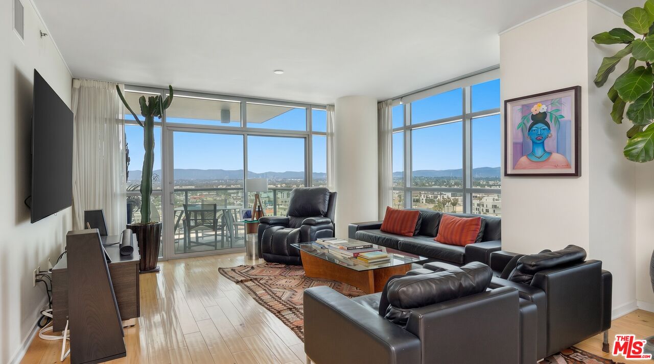 13650 Marina Pointe Dr Unit: 1207