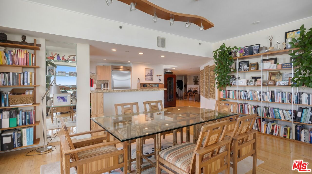 13650 Marina Pointe Dr Unit: 1207