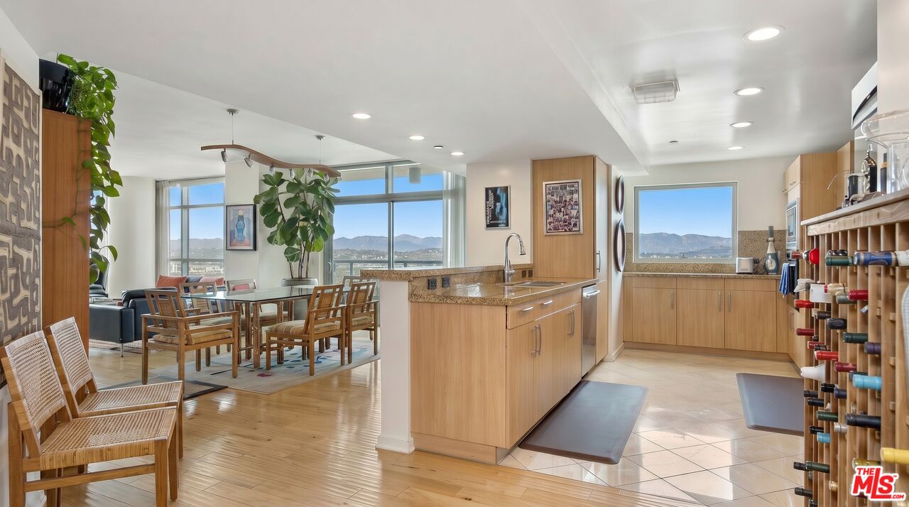 13650 Marina Pointe Dr Unit: 1207