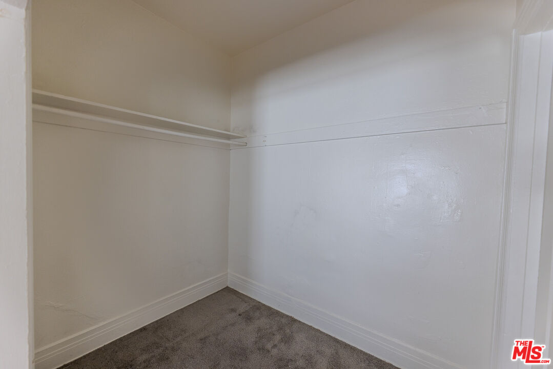 946 S Burlington Ave Unit: 212