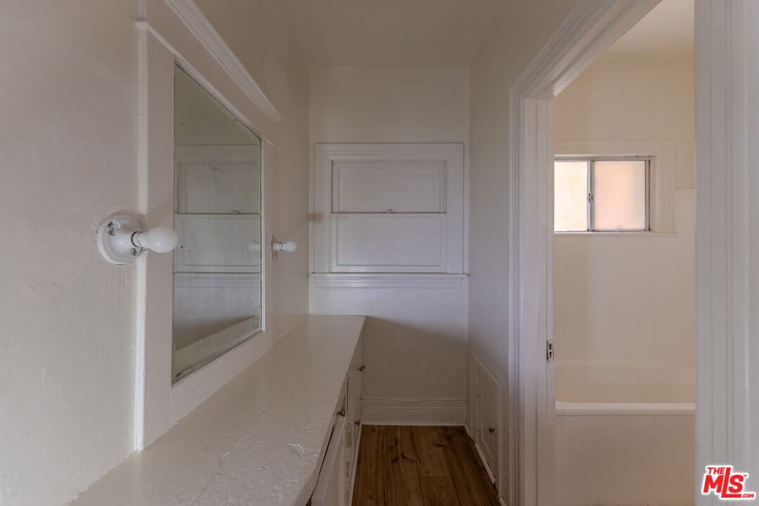 946 S Burlington Ave Unit: 212