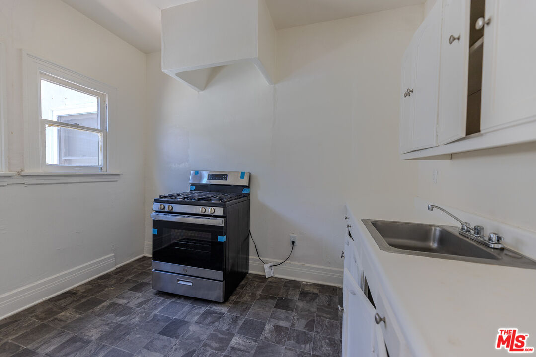 946 S Burlington Ave Unit: 212