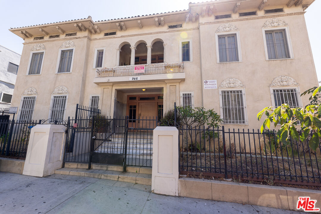946 S Burlington Ave Unit: 212
