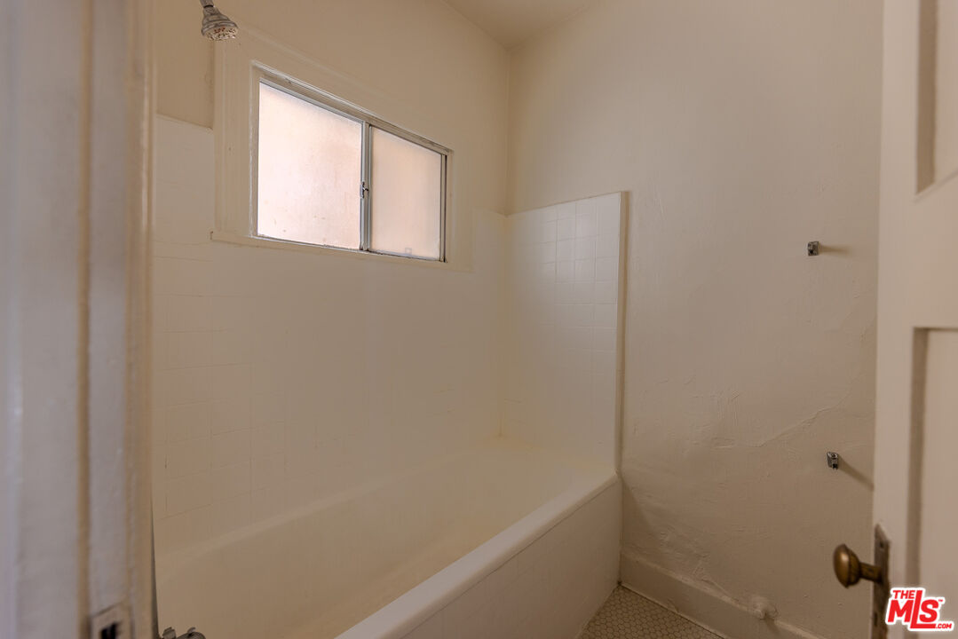 946 S Burlington Ave Unit: 212