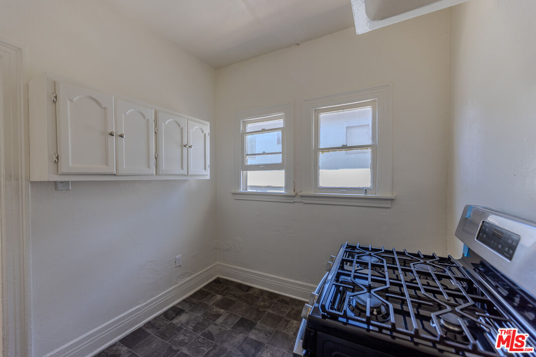 946 S Burlington Ave Unit: 212