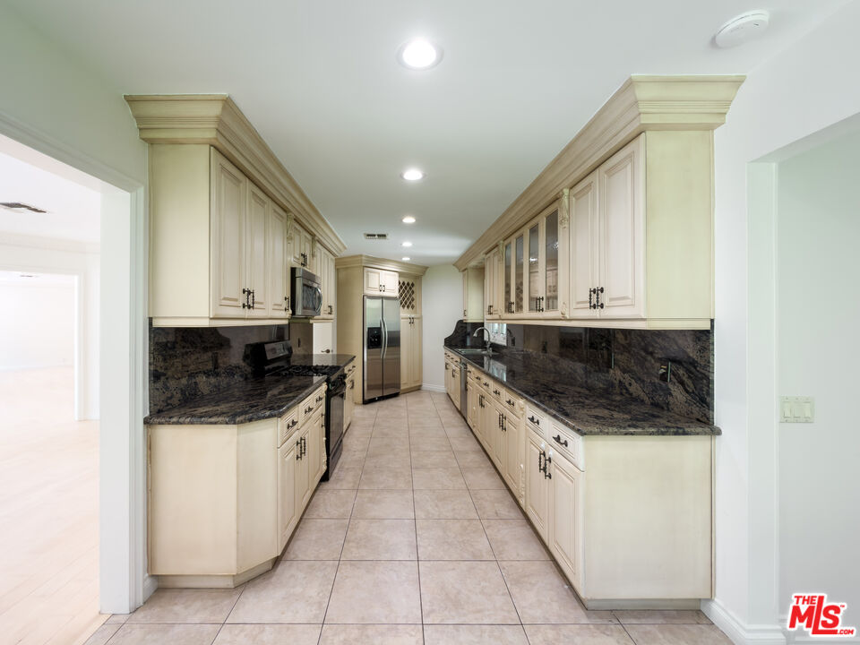 1094 Garden Ln