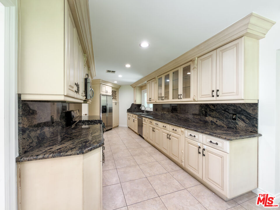 1094 Garden Ln