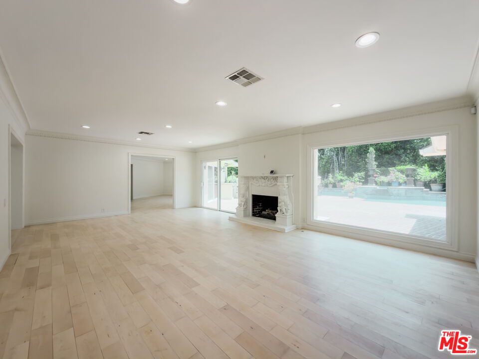 1094 Garden Ln