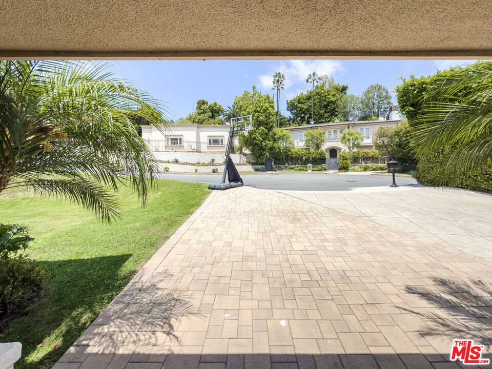 1094 Garden Ln