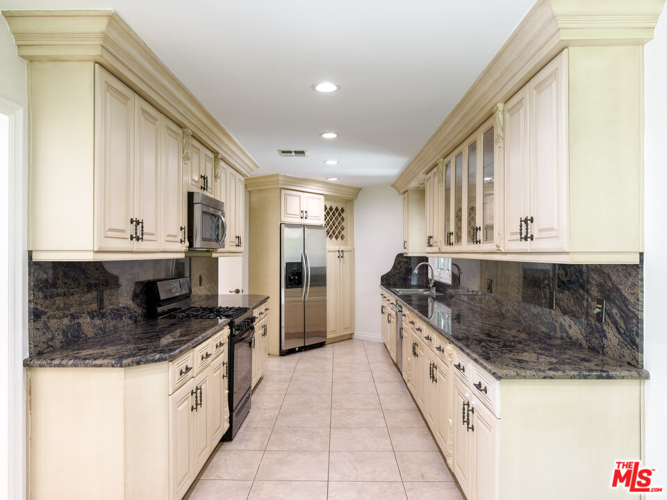 1094 Garden Ln