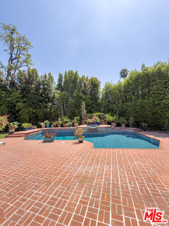 1094 Garden Ln
