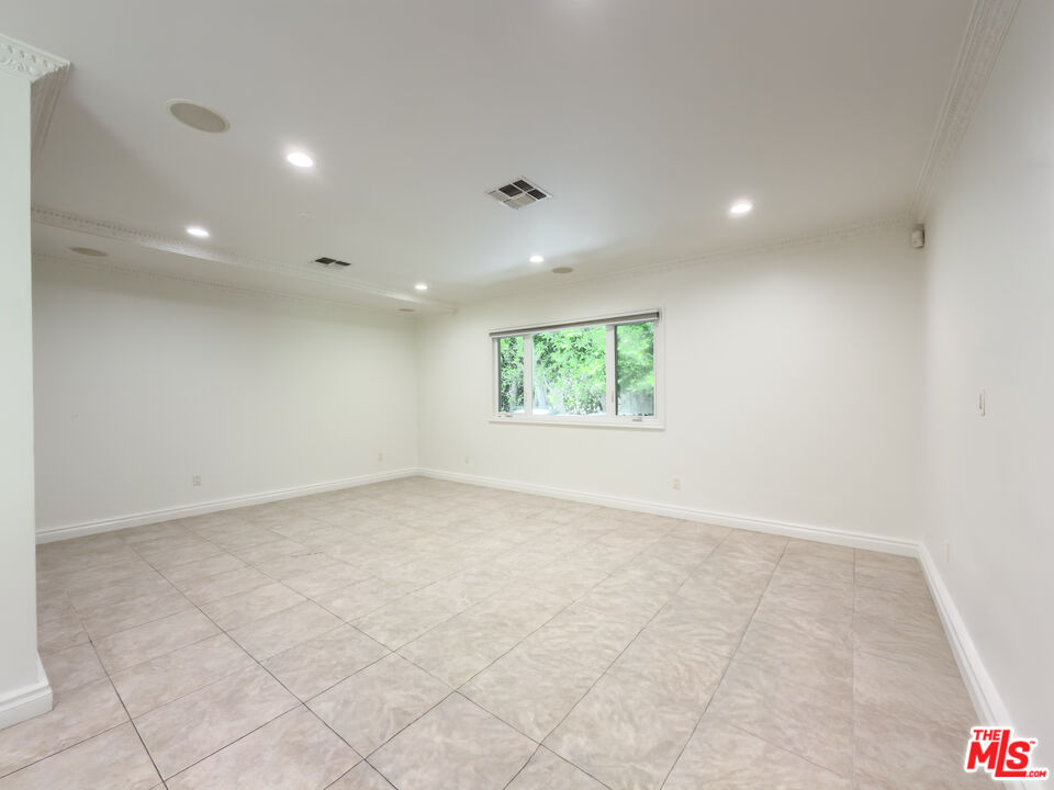 1094 Garden Ln