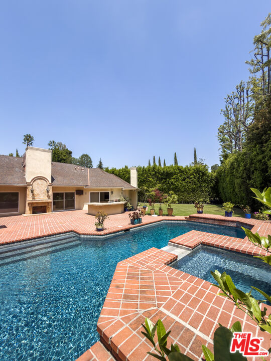 1094 Garden Ln