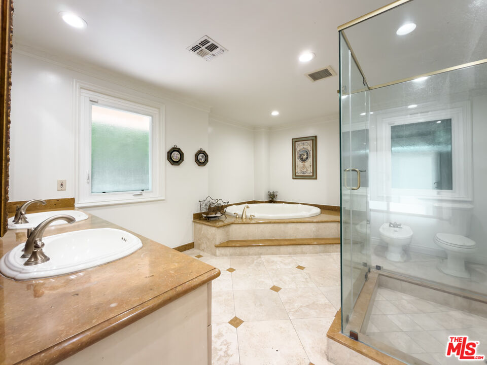 1094 Garden Ln