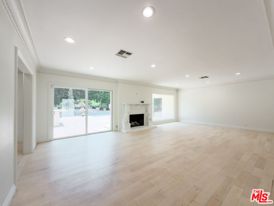 1094 Garden Ln