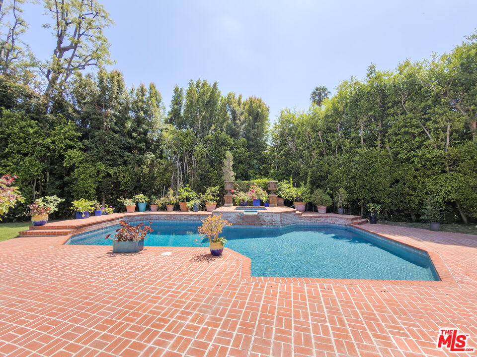 1094 Garden Ln