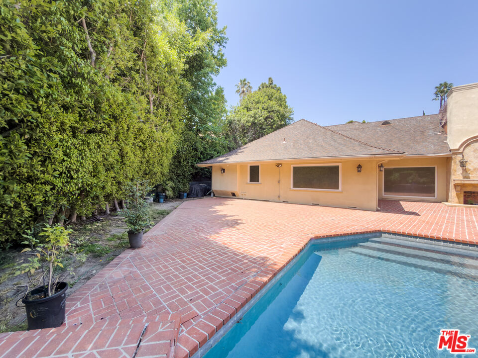 1094 Garden Ln