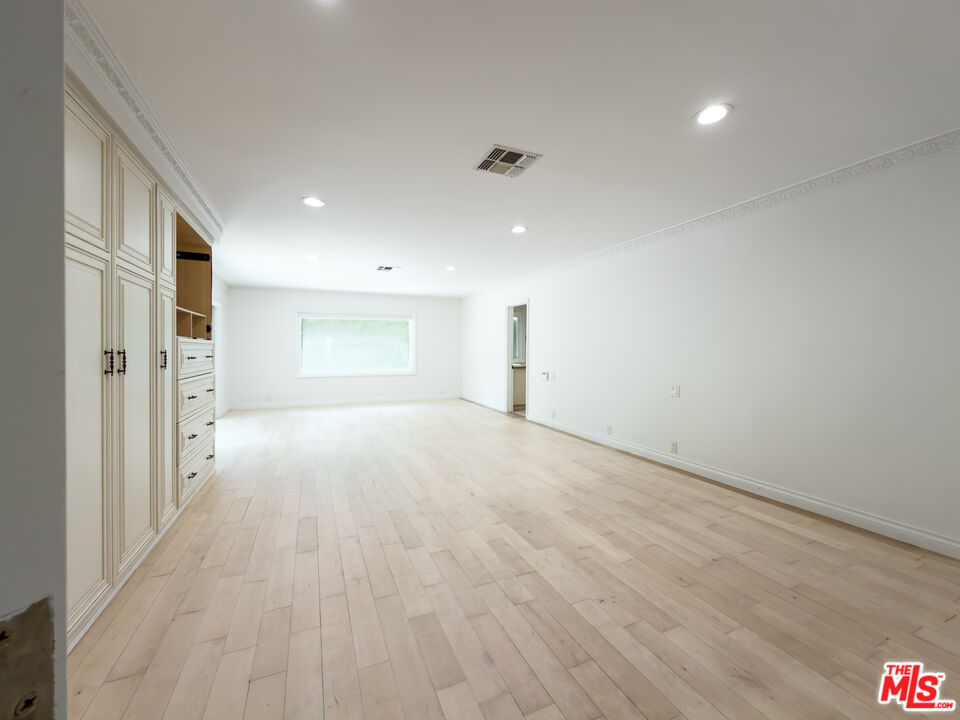 1094 Garden Ln