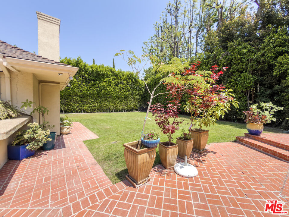 1094 Garden Ln