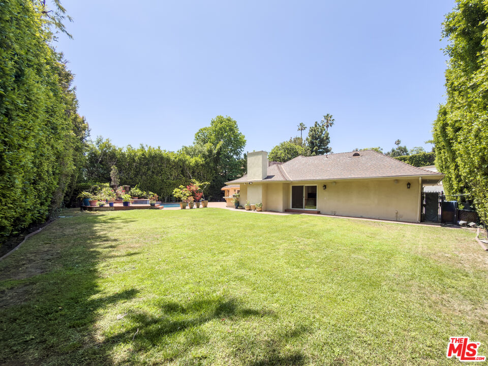 1094 Garden Ln