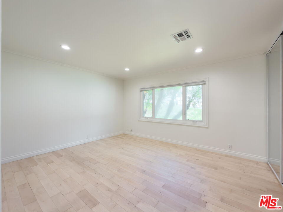 1094 Garden Ln