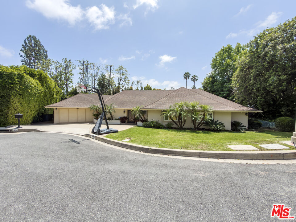 1094 Garden Ln