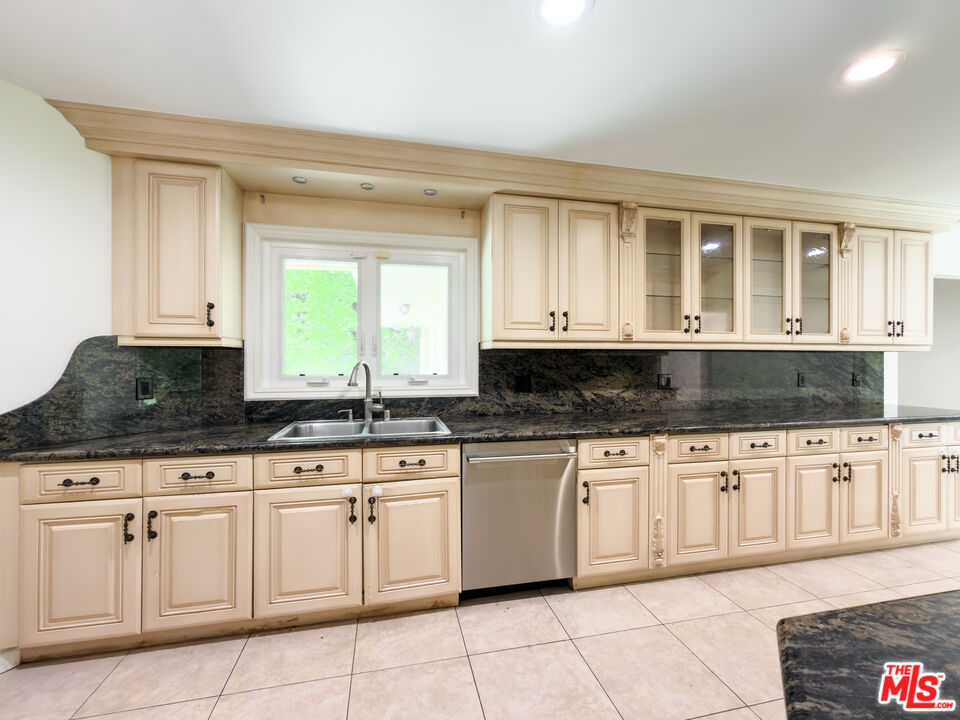 1094 Garden Ln