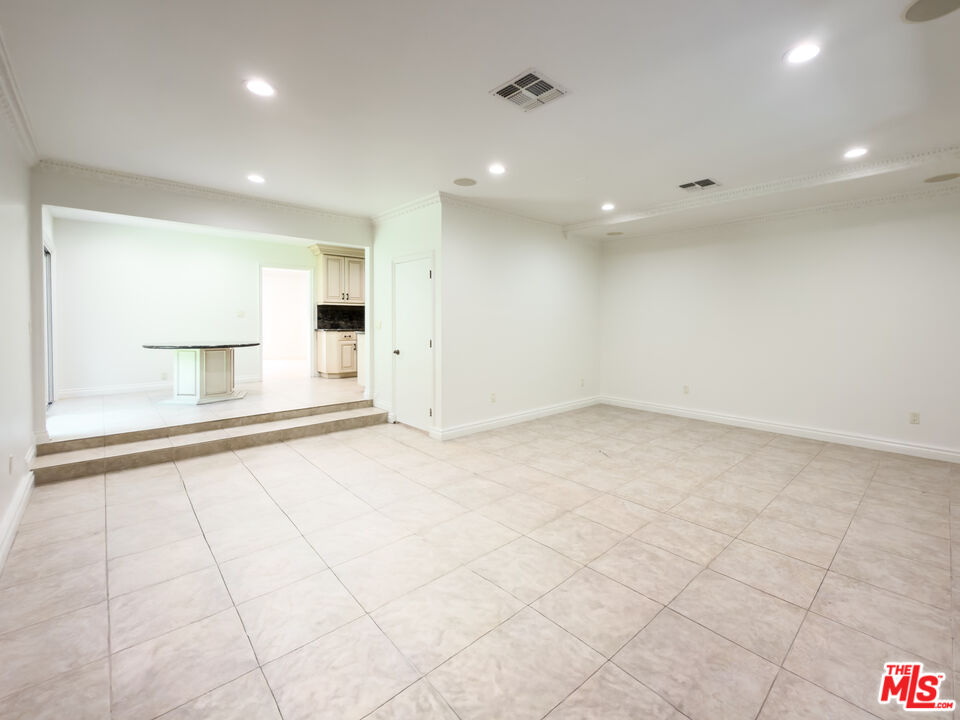 1094 Garden Ln