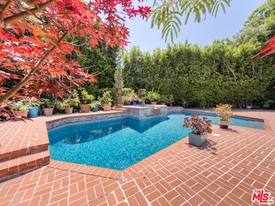 1094 Garden Ln