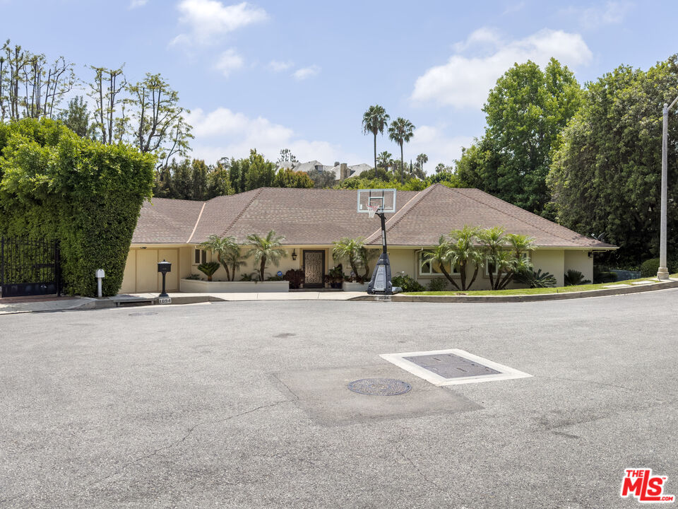 1094 Garden Ln