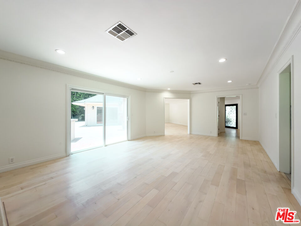 1094 Garden Ln