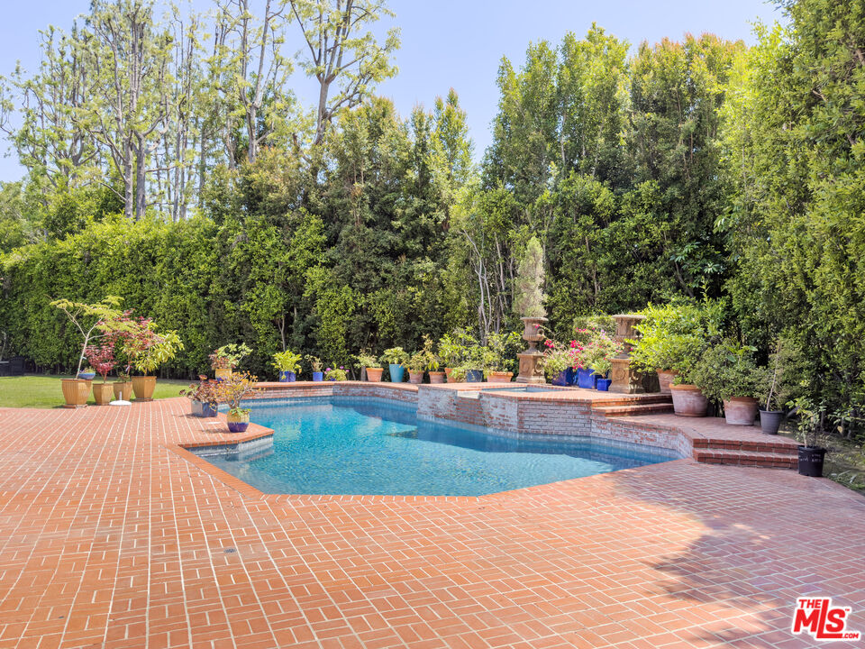 1094 Garden Ln