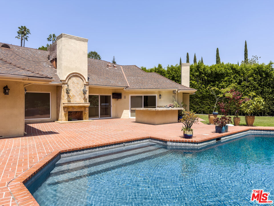 1094 Garden Ln