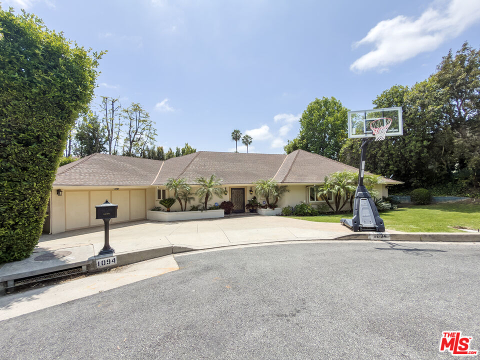 1094 Garden Ln
