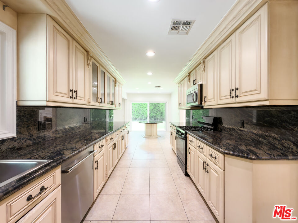 1094 Garden Ln