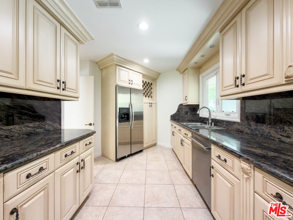 1094 Garden Ln