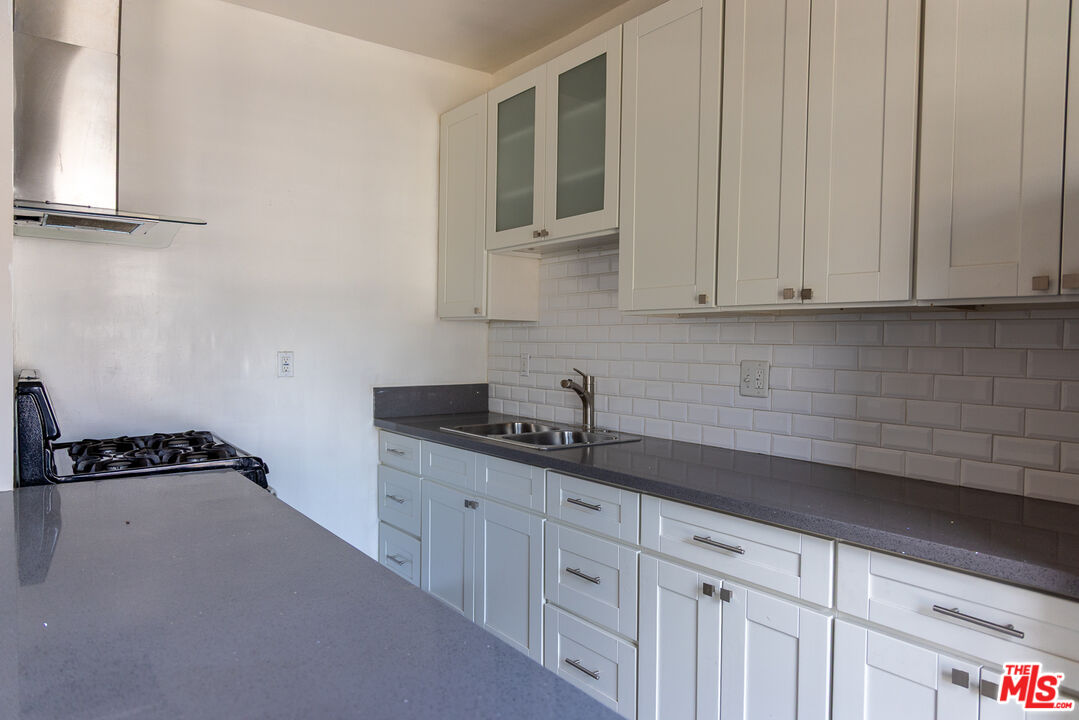 661 Shatto Pl Unit: 201