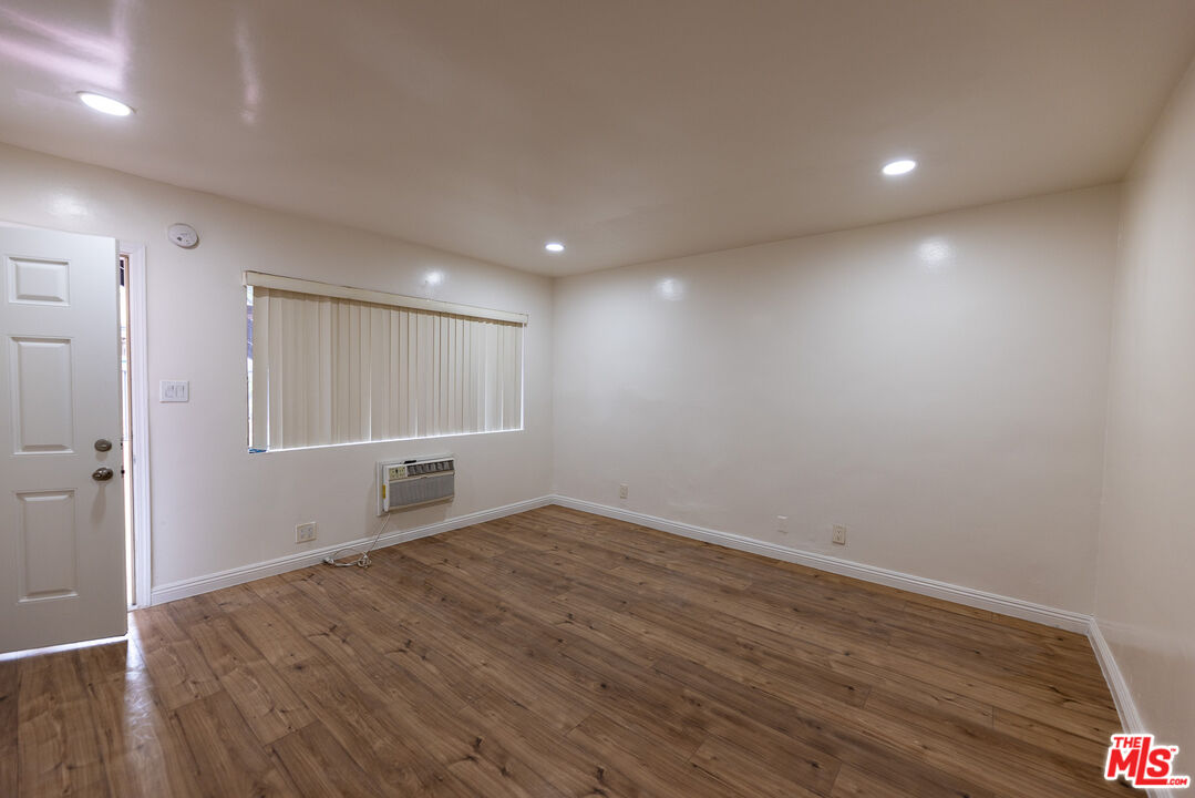 6126 Eleanor Ave Unit: 1