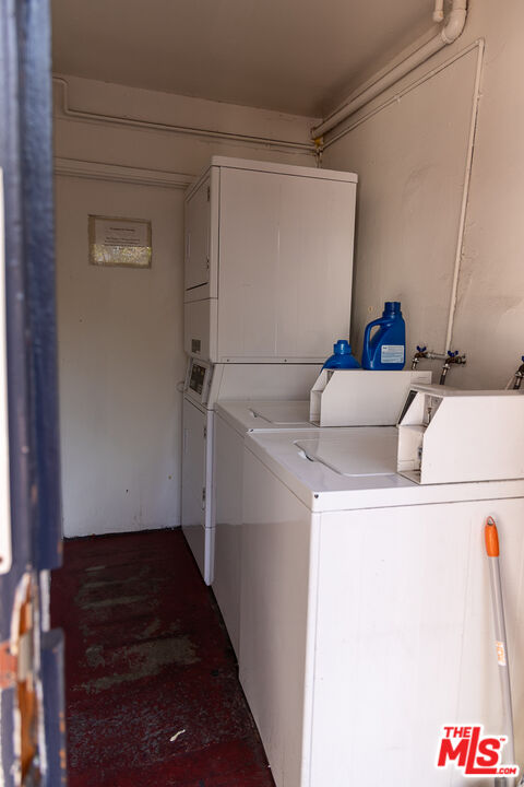 6126 Eleanor Ave Unit: 1