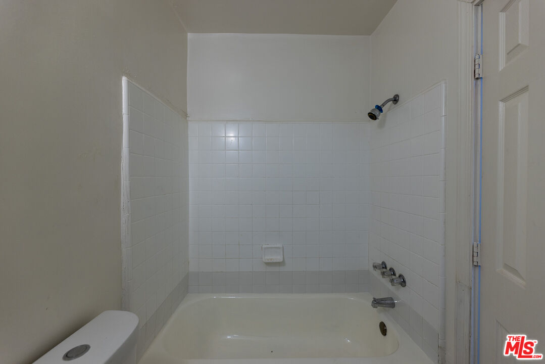6126 Eleanor Ave Unit: 1