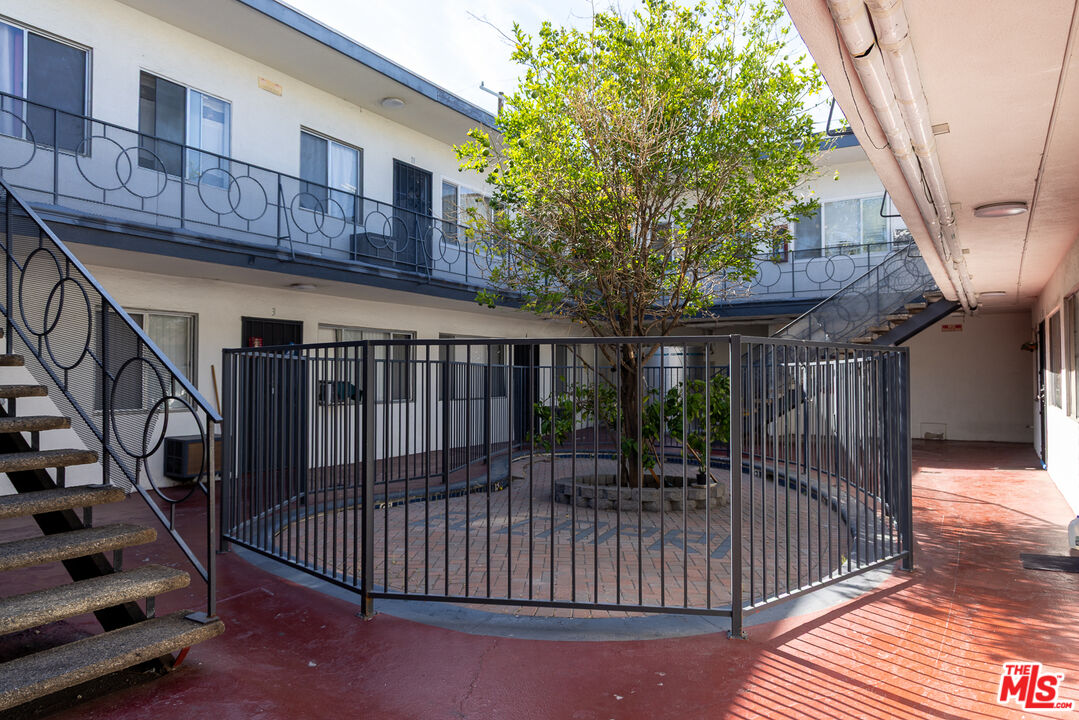 6126 Eleanor Ave Unit: 1