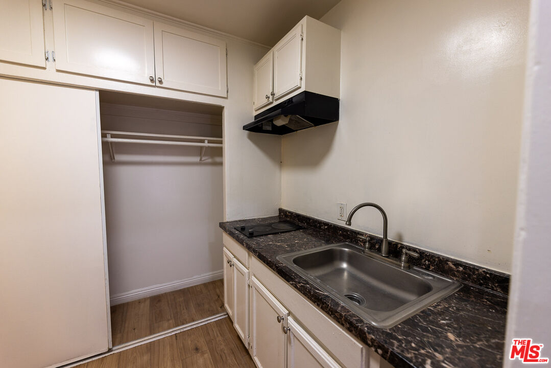 6126 Eleanor Ave Unit: 1