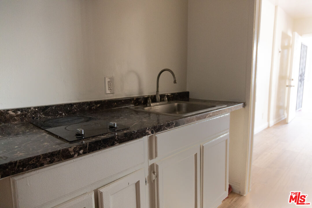 6126 Eleanor Ave Unit: 1