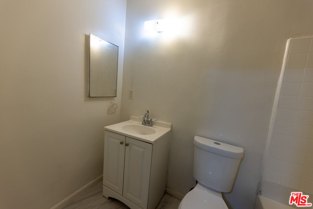 6126 Eleanor Ave Unit: 1