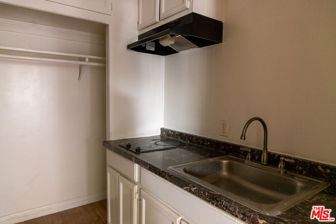 6126 Eleanor Ave Unit: 1