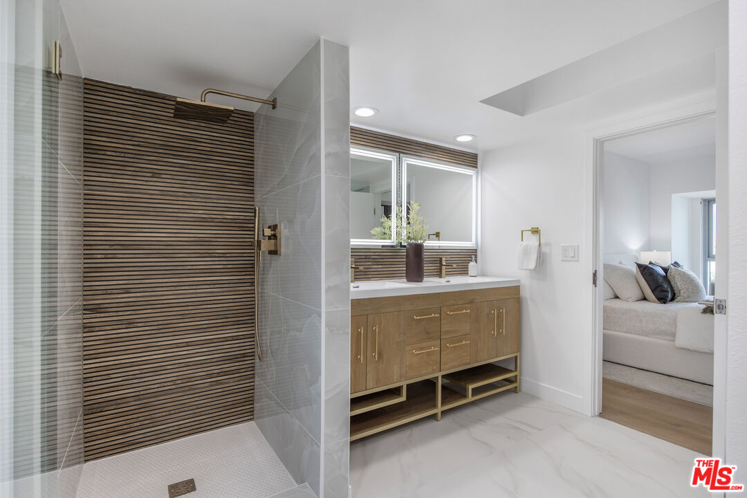 13700 Marina Pointe Dr Unit: 511
