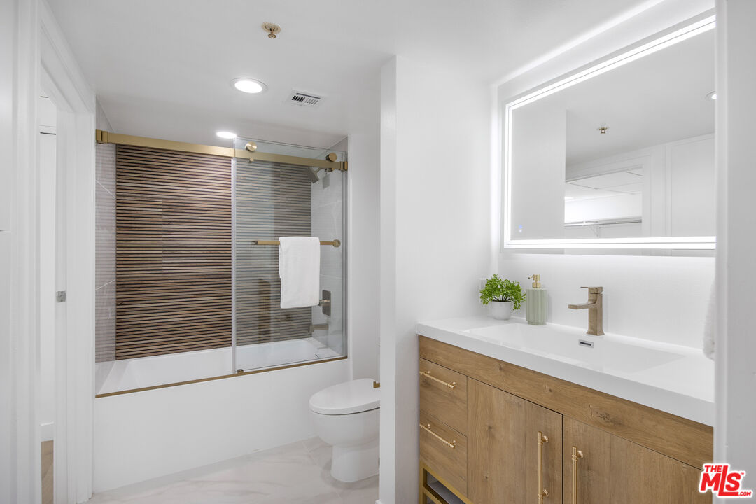 13700 Marina Pointe Dr Unit: 511
