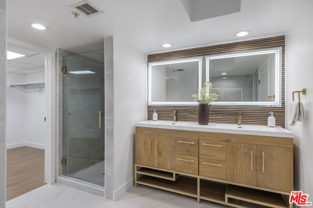 13700 Marina Pointe Dr Unit: 511